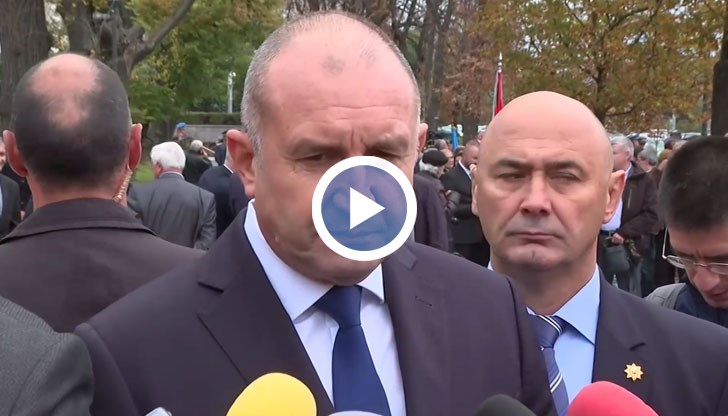 Тайната подготовка на продажбата на „Лукойл” е показател, че промяната се случва на тъмно, заяви държавният глава