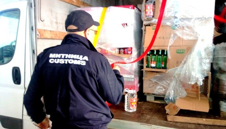 Български ТИР е опитал да изнесе контрабандния алкохол