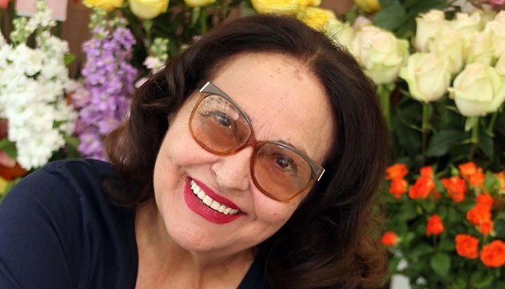 "Нито имам инфаркт, нито съм зле! Страх от Бога нямате ли", пита певицата