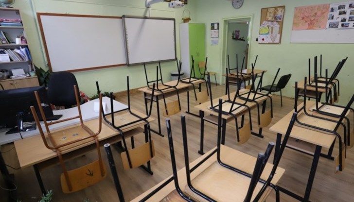 В карантина са отделни паралелки в четири учебни заведения