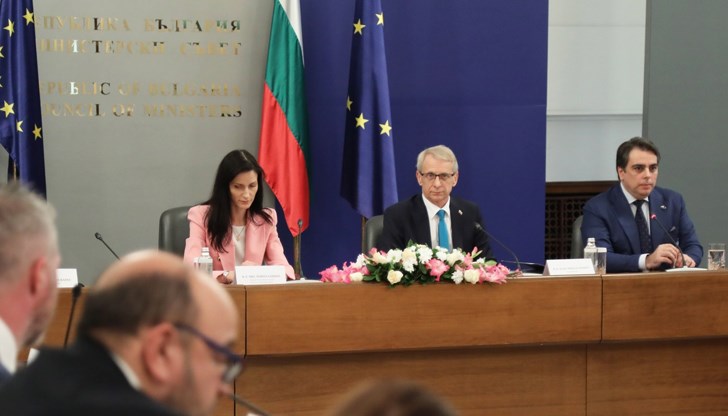 Тя ще засегне единствено печалбите на „Газпром“, увериха от кабинета пред посланиците от ЕС Тя ще засегне единствено печалбите на „Газпром“, увериха от кабинета пред посланиците от ЕС