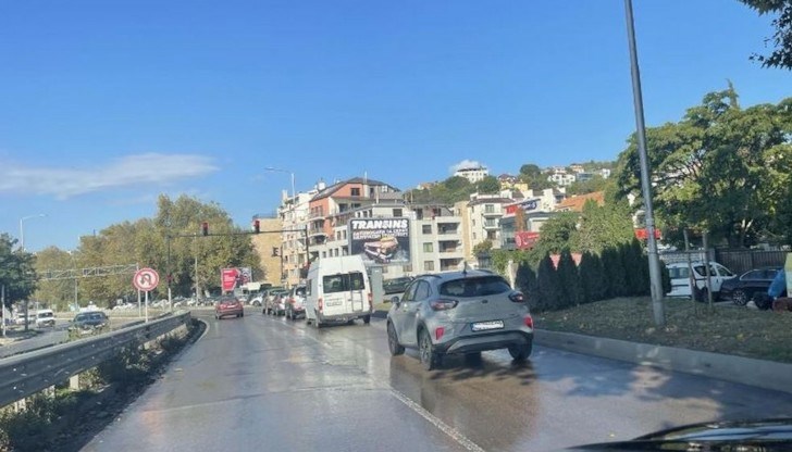 По думи на очевидка, подобни течове се случват от 6 месеца