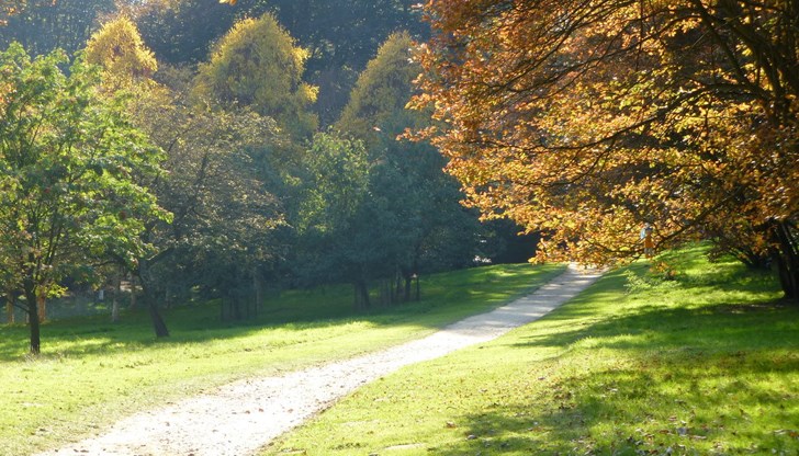 Напредването на есента ни предлага два приветливи, слънчеви, топли и тихи почивни дни