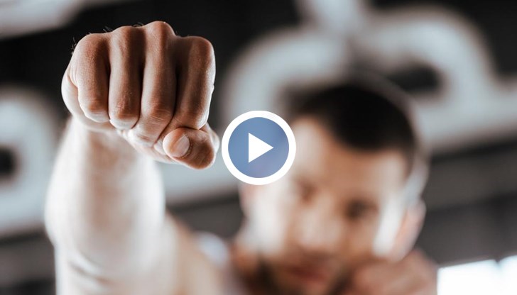 Потърпевшият бил нападнат от друг пътник, който му нанесъл удари в главата и му разбил носа