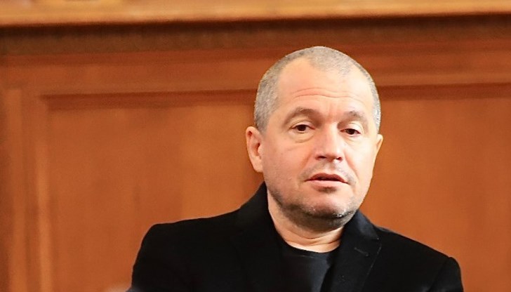 От доклад на ДАНС става ясно, че зам.-министър Михаил Стойнов е свалил на флашка и информацията за хеш кода на машините, каза Йорданов