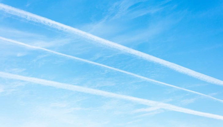 През следващите два дни ще има условия за образуване на самолетни дири и то предимно над Румъния и Северна България През следващите два дни ще има условия за образуване на самолетни дири и то предимно над Румъния и Северна България