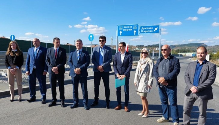 Магистралите са кръвоносната система на икономиката ни, каза регионалният министър при проверка на готовия участък от аутобана