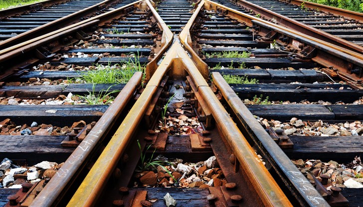 Два влака се разминаха с челен сблъсък за секунди на гара "Караджалово"