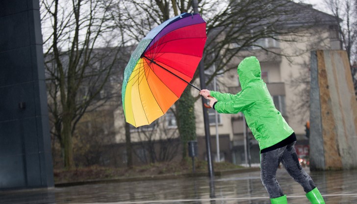 Задава се студен атмосферен фронт Задава се студен атмосферен фронт