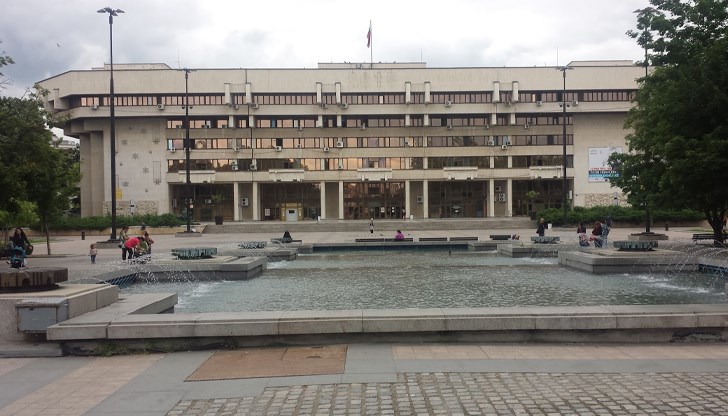 Не липсваха критики между кандидатите, но те бяха изказани не в дебат, а в лични изявления Не липсваха критики между кандидатите, но те бяха изказани не в дебат, а в лични изявления