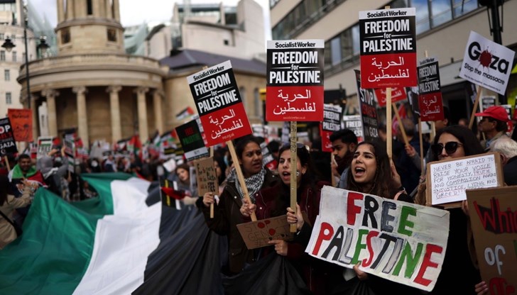 Демонстрантите поискаха всички политически партии във Великобритания да призоват Израел да вдигне обсадата на Газа