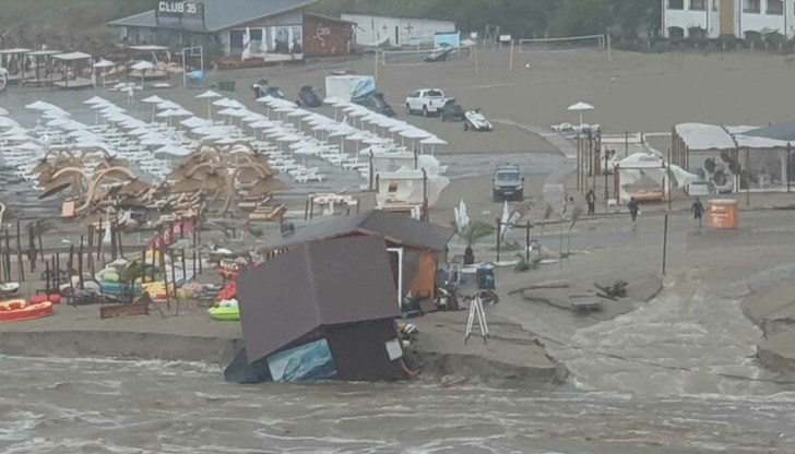 Според заместник-министъра на околната среда и водите Петър Димитров такива валежи не е имало от 500 години Според заместник-министъра на околната среда и водите Петър Димитров такива валежи не е имало от 500 години