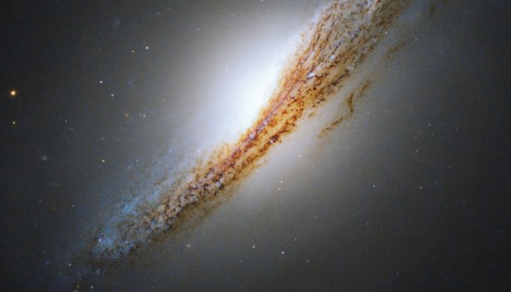 NGC 612 е приблизително 1,5 трилиона пъти по-масивна от Слънцето
