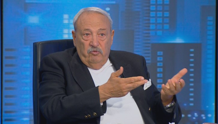 Той добави, че чужда пряка намеса с участие на военни части няма