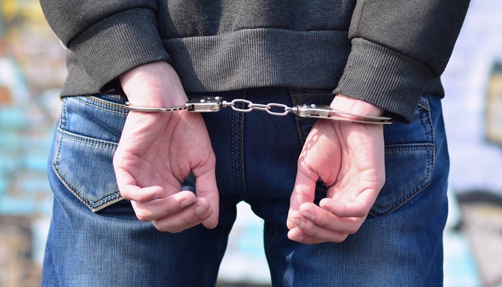 Младежът е превозвал 9 нелегални мигранти от Афганистан Младежът е превозвал 9 нелегални мигранти от Афганистан