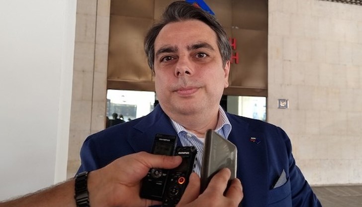 Ако ще се предлага нещо ново, трябва да се обсъди, добави финансовият министър