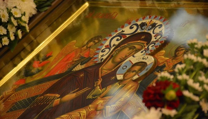 Покров Богородичен е празник на вярата и надеждата Покров Богородичен е празник на вярата и надеждата