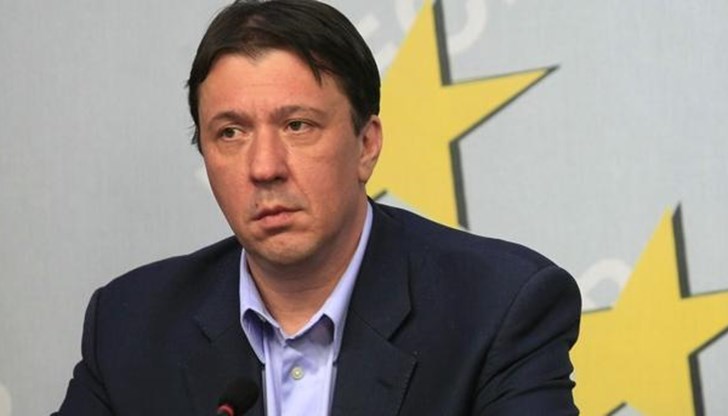 Няма логика от затварянето на централите, заяви Явор Куюмджиев