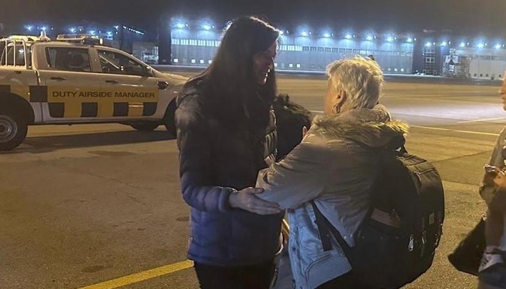 Сънародниците ни бяха посрещнати от вицепремиера Мария Габриел Сънародниците ни бяха посрещнати от вицепремиера Мария Габриел