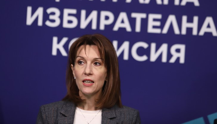 ОИК в София излезе късно снощи с решение, с което оспорва гласуваното в ЦИК отпадане на машинния вот