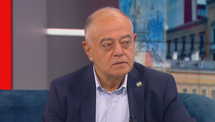 По думите на Атанасов може да се формира мигрантска вълна от Газа, тя няма да преминава през Балканите