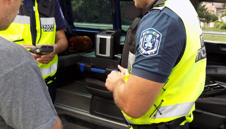 Автомобилът е имал табели с разградска регистрация, които били издадени за друго МПС