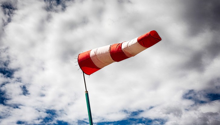 Възможни са и гръмотевични бури Възможни са и гръмотевични бури