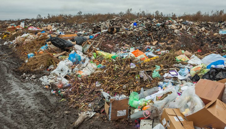 По този начин ще се реши проблемът с бунището, натрупвано постоянно от обитателите на махалата срещу КАТ на ул. “Напредък” По този начин ще се реши проблемът с бунището, натрупвано постоянно от обитателите на махалата срещу КАТ на ул. “Напредък”