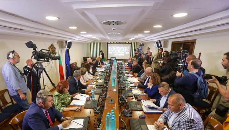 Членовете на съвета ще обсъдят предложенията за промени в Конституцията