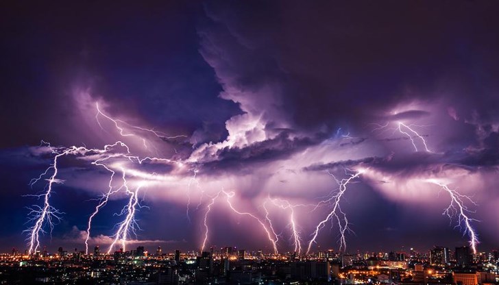 Оранжев код за силни валежи, бурен вятър и морско вълнение Оранжев код за силни валежи, бурен вятър и морско вълнение