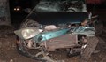 Шофьор се заби в бетонна колона в Русе