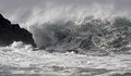 7-метрови вълни заливат рибарското пристанище край Тюленово