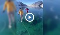 Езеро в Аляска замръзна
