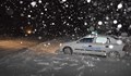Затворени пътища, закъсали снегорини и пожарни коли в Шуменско
