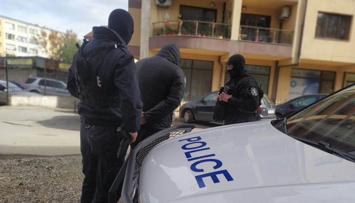 Претърсени са над 14 адреса и множество автомобили в Перник, Земен и столицата