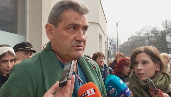 Причината за недоволството е, че проф. Христо Шивачев е „скъсан“ на конкурса за началник на звеното, което и в момента оглавява Причината за недоволството е, че проф. Христо Шивачев е „скъсан“ на конкурса за началник на звеното, което и в момента оглавява