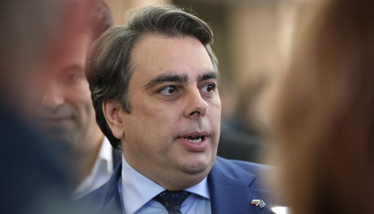 Вече месец експерти, политически анализатори и политици опитват да убедят обществеността, че бюджетът за 2024 година е невъзможен и продънен Вече месец експерти, политически анализатори и политици опитват да убедят обществеността, че бюджетът за 2024 година е невъзможен и продънен