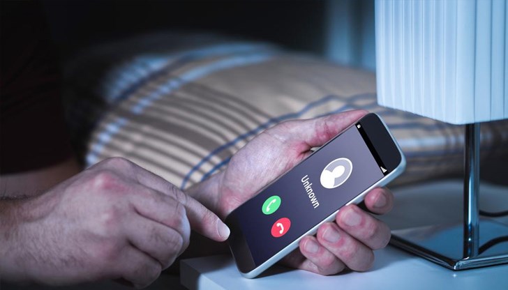 Мъжът е взимал пликове с пари, предавани от жертви на телефонни измами Мъжът е взимал пликове с пари, предавани от жертви на телефонни измами