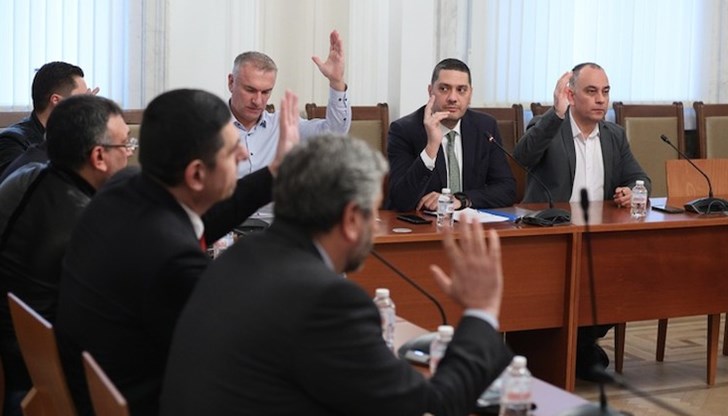 Против гласуваха БСП и "Възраждане"