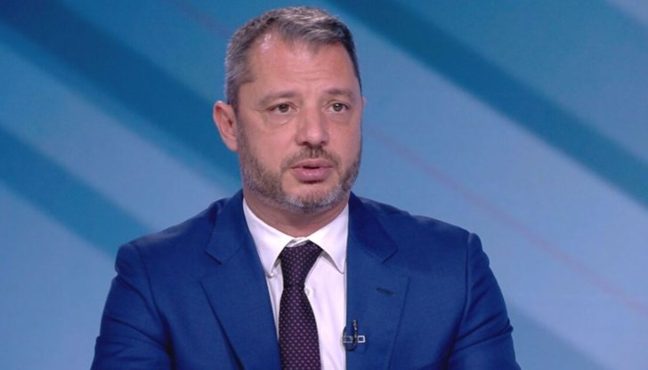 Забравили да обяснят да се зачертае и номера на партията, не само преференцията, обясни той Забравили да обяснят да се зачертае и номера на партията, не само преференцията, обясни той