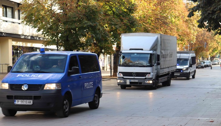 Създадена е организация веднага след разтоварването бюлетините да бъдат предоставени на общините от региона