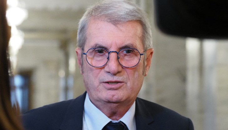 Ваксините за варицела и хепатит трябва да станат задължителни, коментира още Христо Хинков