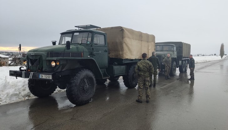 Осем военнослужещи и 4 единици техника  се включиха в дейностите по овладяване на последствията от снежната буря
