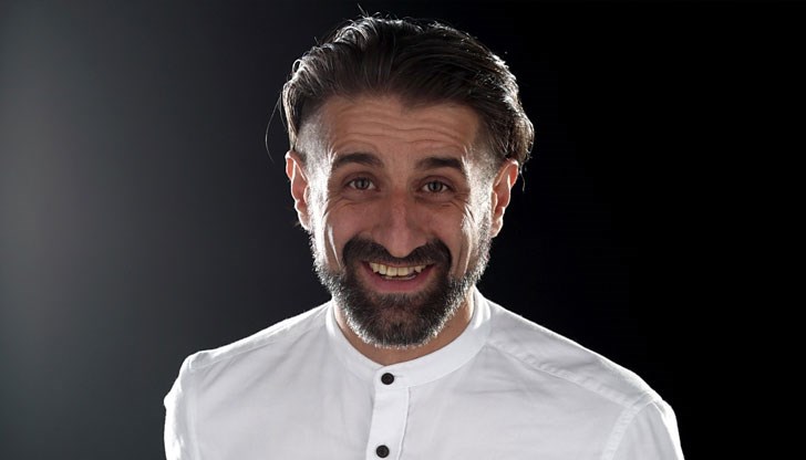 Актьорът се шегува с Черния петък в социалните мрежи със забавни скечове