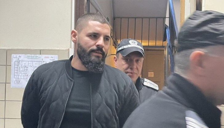 Обвиняемият за нападението на 18-годишната Дебора Михайлова Георги Георгиев остава в ареста Обвиняемият за нападението на 18-годишната Дебора Михайлова Георги Георгиев остава в ареста