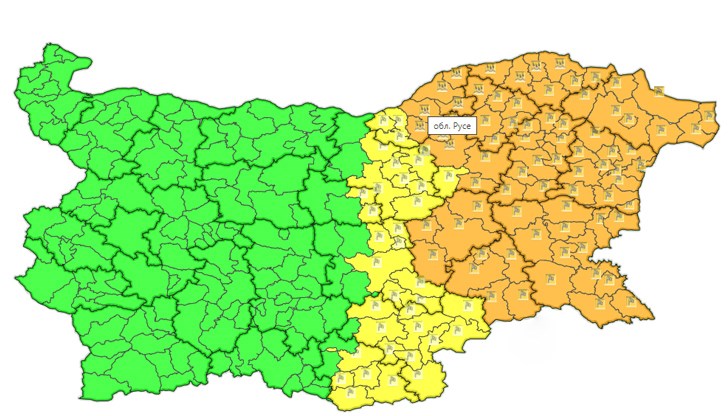 Предупреждението е за бурен вятър и значителни валежи Предупреждението е за бурен вятър и значителни валежи