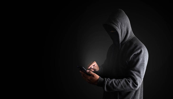 Телефонните измамници отмъкнали голяма сума при от жена от Сандански Телефонните измамници отмъкнали голяма сума при от жена от Сандански