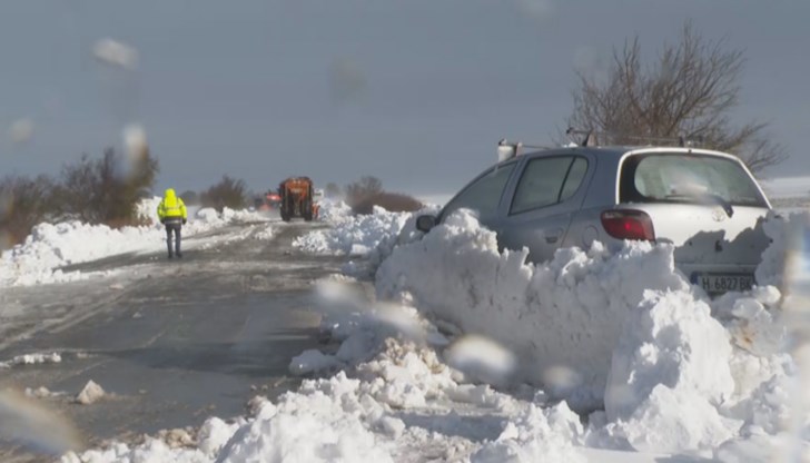 В преспите закъсаха много автомобили, сред които и четири противопожарни коли