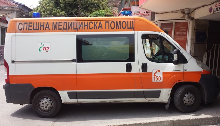 Според очевидци, осмокласничката е пресичала на червен светофар, когато е била ударена от кола Според очевидци, осмокласничката е пресичала на червен светофар, когато е била ударена от кола