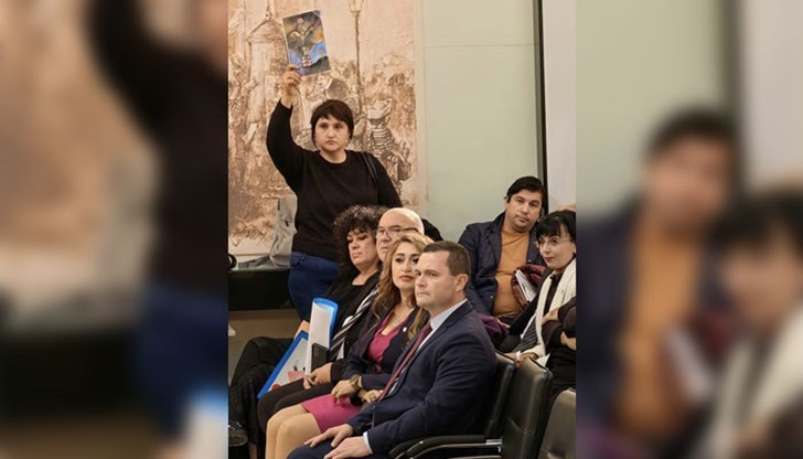 Помнете, без вода може да се живее три дни, без храна повече, но без въздух само минути! Помнете, без вода може да се живее три дни, без храна повече, но без въздух само минути!